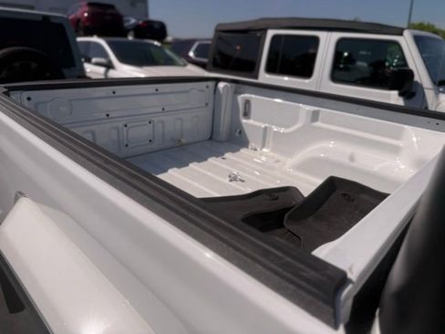 Used 2022 Jeep Gladiator Willys image 8