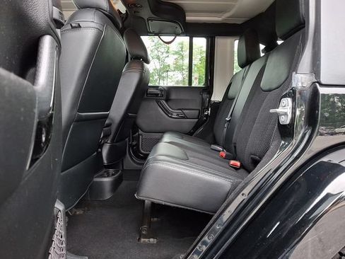 Used 2017 Jeep Wrangler Unlimited Sahara AWD/4WD image 12