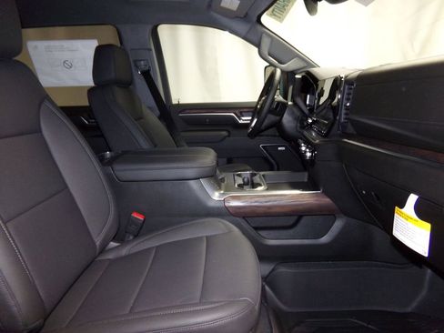 New 2026 GMC Sierra 2500 SLT w/ SLT Premium Package image 8