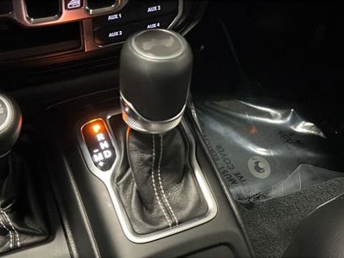 Used 2022 Jeep Wrangler Unlimited Sahara w/ Cold Weather Group image 18