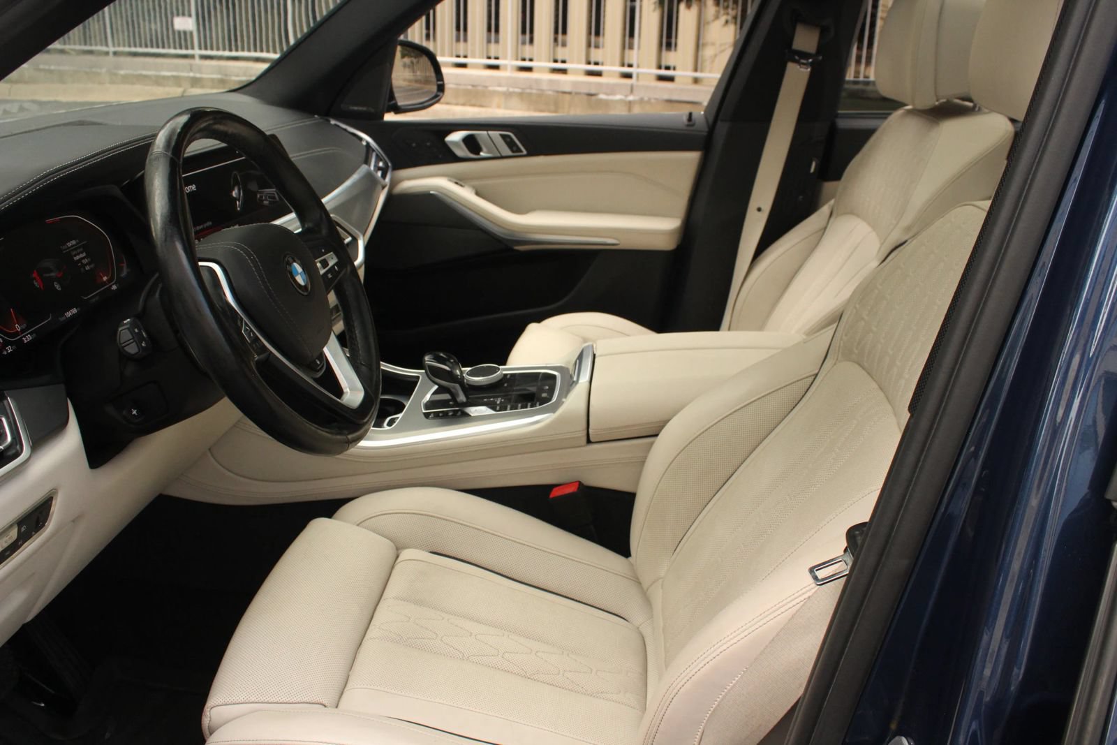Used 2019 BMW X5 xDrive40i w/ Executive Package AWD/4WD image 14