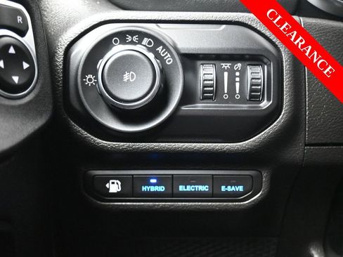Used 2022 Jeep Wrangler Unlimited Sahara image 27
