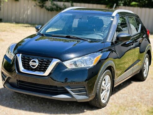 Used 2019 Nissan Kicks S FWD image 5