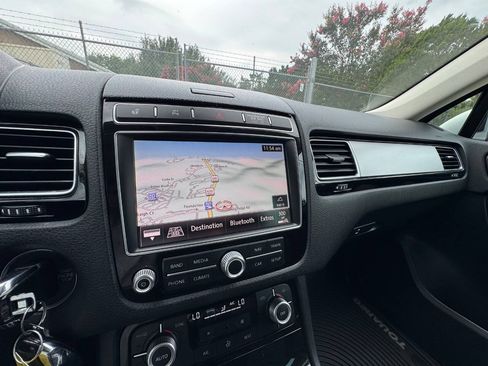 Used 2016 Volkswagen Touareg Sport AWD/4WD image 39