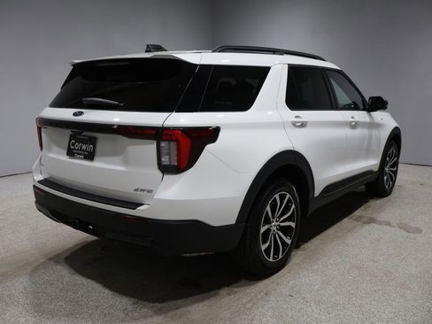 Used 2026 Ford Explorer ST-Line image 2