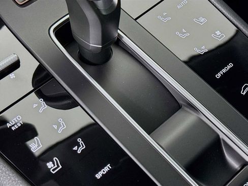 New 2026 Porsche Macan image 22