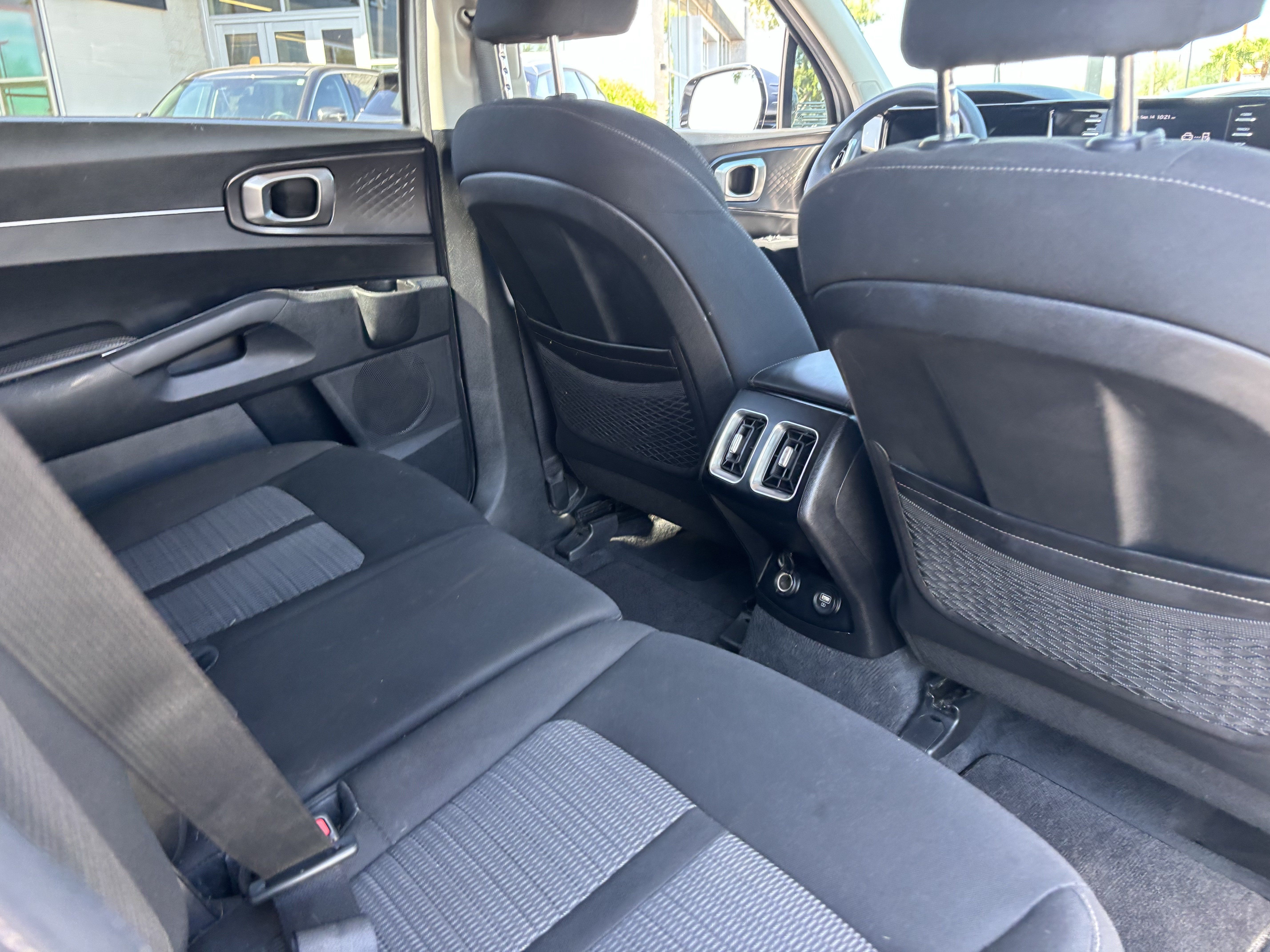 Certified 2022 Kia Sorento LX FWD image 11