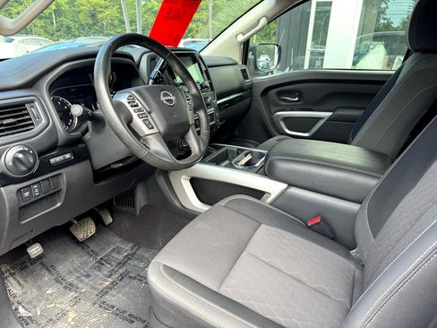 Used 2024 Nissan Titan SV image 10