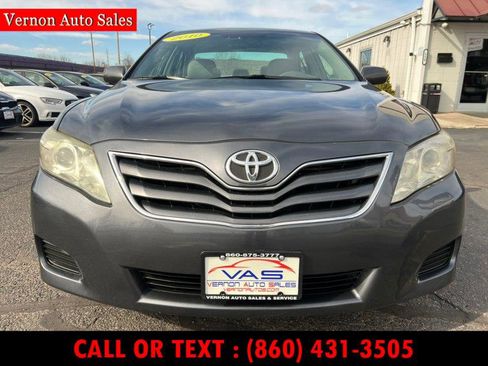 Used 2010 Toyota Camry LE image 2