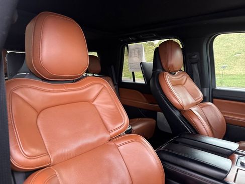 Used 2018 Lincoln Navigator Reserve w/ Technology Package image 32