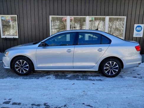 Used 2015 Volkswagen Jetta S image 2