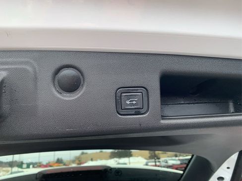 Used 2024 Chevrolet Equinox RS image 24