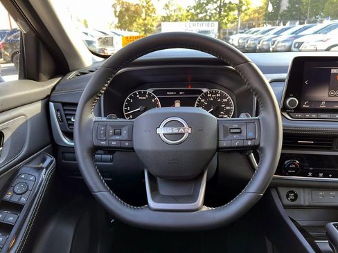 Used 2025 Nissan Rogue SV image 20