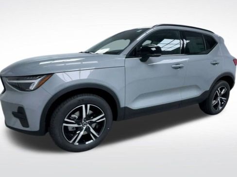 New 2026 Volvo XC40 B5 Core w/ Climate Package image 21