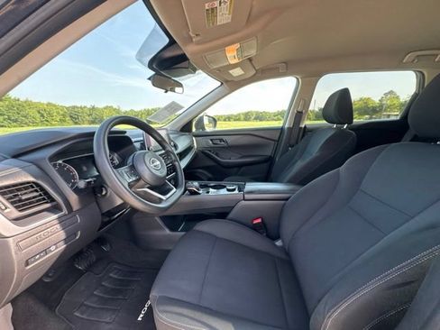 Used 2024 Nissan Rogue S AWD/4WD image 2