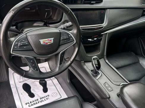 Used 2017 Cadillac XT5 Premium Luxury w/ LPO, Wheel Lock Package FWD image 10