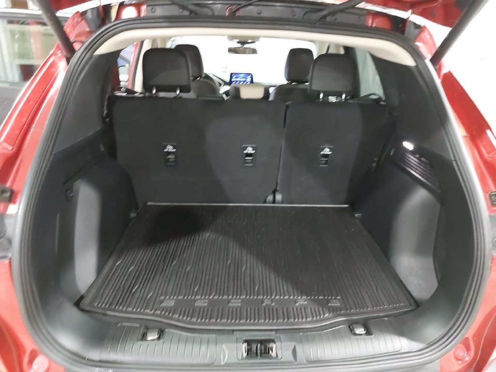 Used 2020 Ford Escape SEL FWD image 12