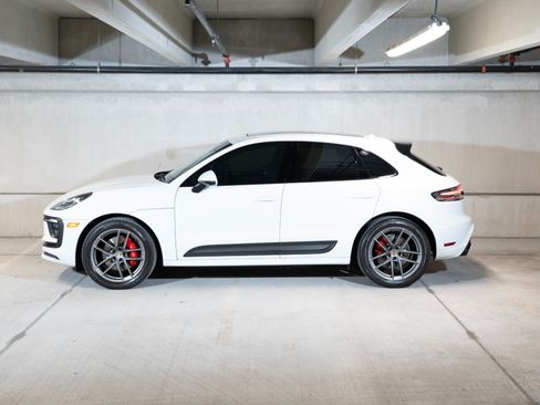 Certified 2022 Porsche Macan S AWD/4WD image 2