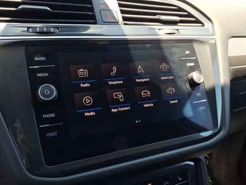Certified 2024 Volkswagen Tiguan SE AWD/4WD image 28