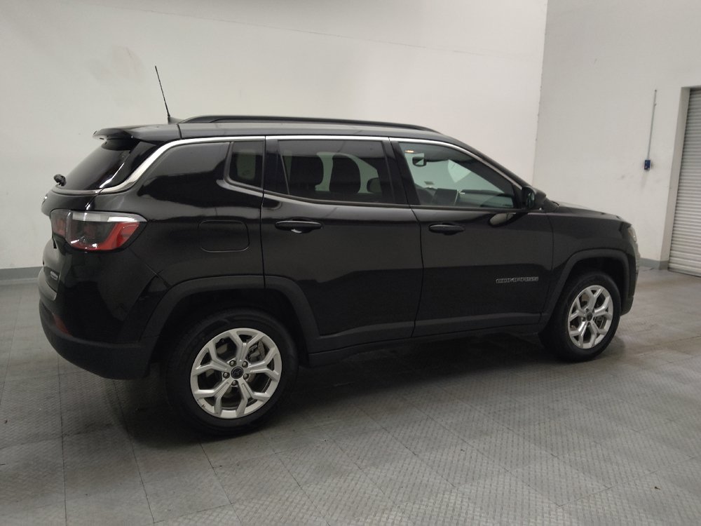Used 2025 Jeep Compass Latitude w/ Sun & Sound Group AWD/4WD image 10
