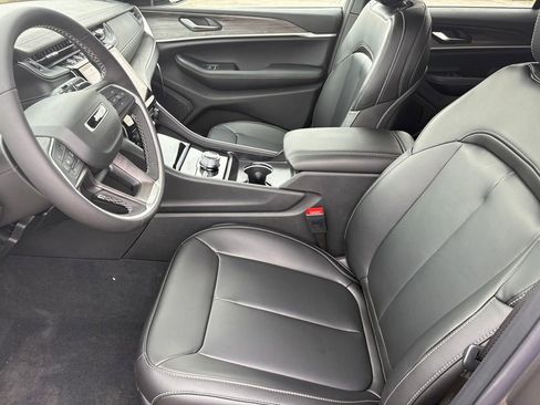 New 2025 Jeep Grand Cherokee Limited image 18
