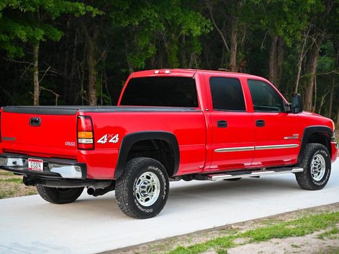 Used 2006 GMC Sierra 2500 SLT w/ Heavy-Duty Power Package AWD/4WD image 2