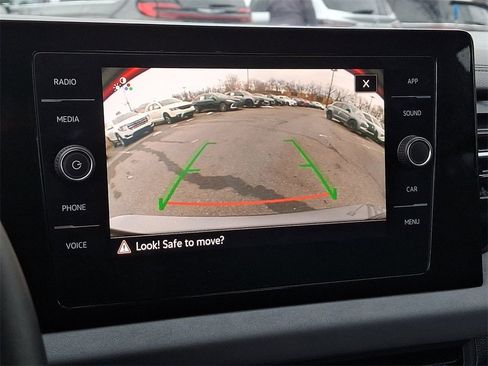 Used 2025 Volkswagen Jetta SE image 17