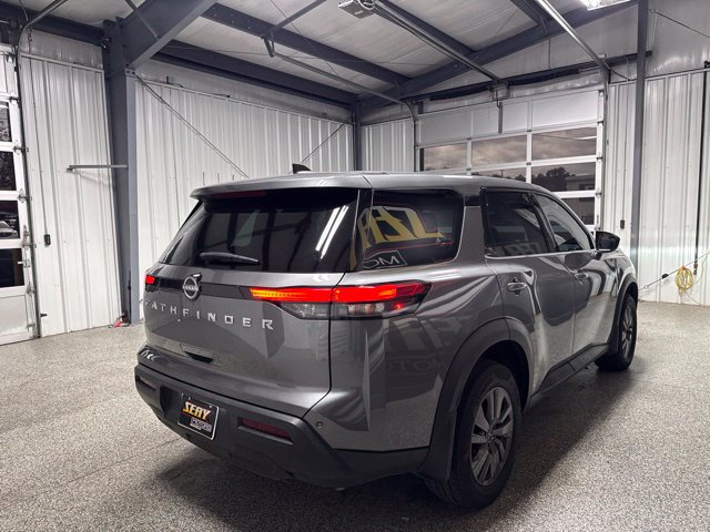 Used 2024 Nissan Pathfinder S FWD image 11