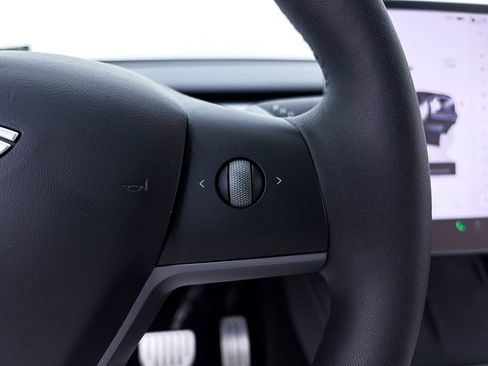 Used 2024 Tesla Model Y Performance image 27