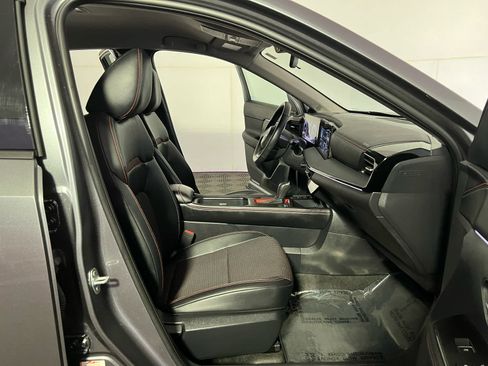 Used 2025 Nissan Kicks SR FWD image 27