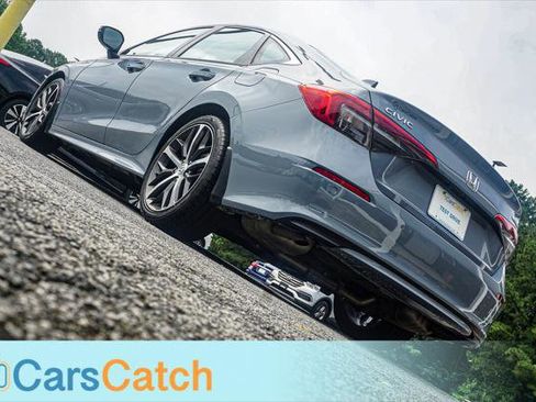 Used 2022 Honda Civic Touring image 5
