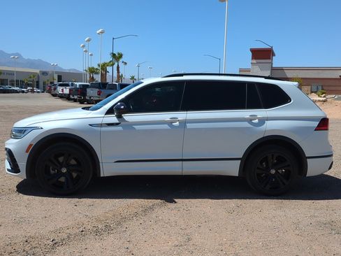 Used 2023 Volkswagen Tiguan SE R-Line AWD/4WD image 6