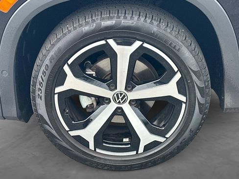 Used 2025 Volkswagen Tiguan SE FWD image 7