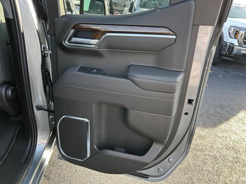 New 2026 GMC Sierra 1500 SLE w/ Preferred Package image 16