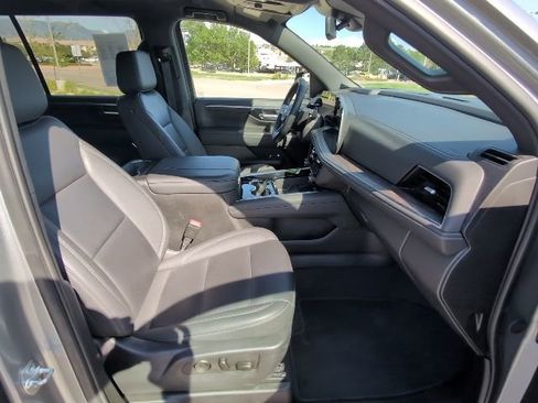 Used 2025 Chevrolet Suburban Z71 AWD/4WD image 33