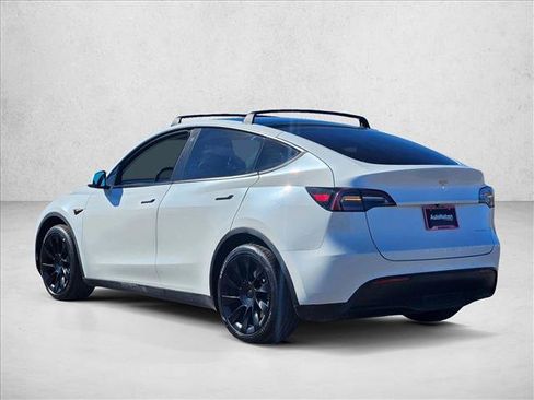 Used 2021 Tesla Model Y Long Range image 9