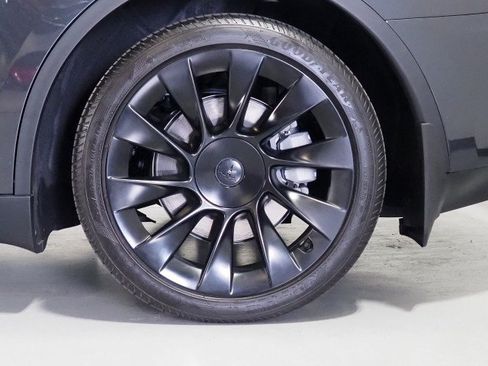 Used 2025 Tesla Model Y Long Range RWD image 45