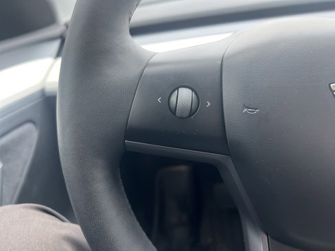 Used 2023 Tesla Model Y Long Range image 19