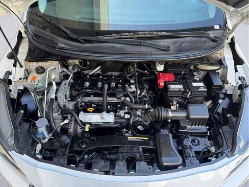 Used 2021 Nissan Versa SV FWD image 8