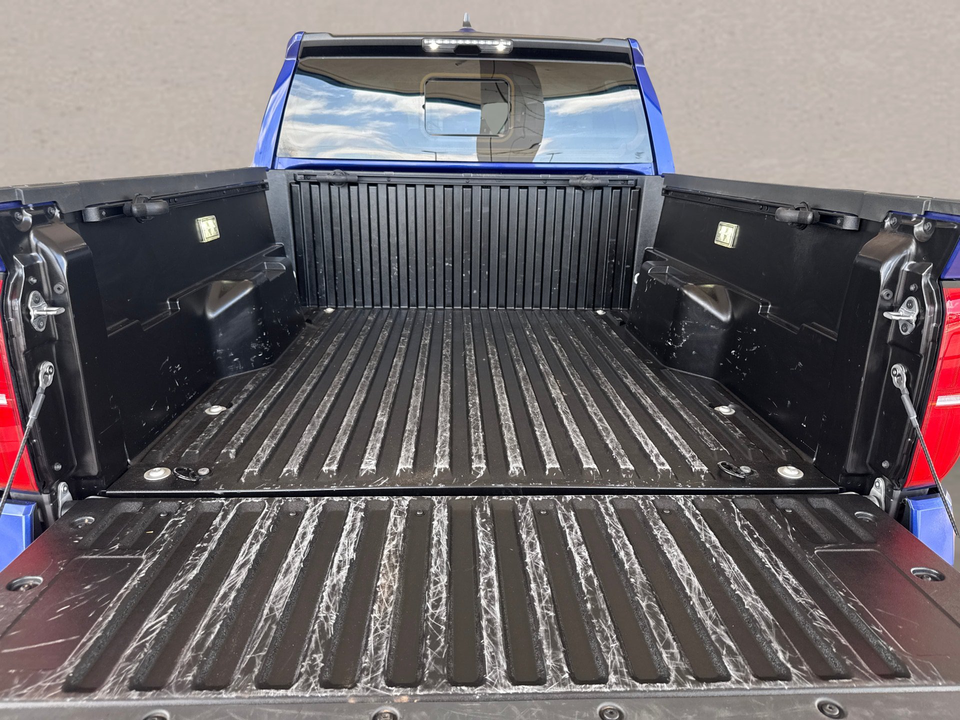 Used 2025 Toyota Tacoma SR5 AWD/4WD image 29