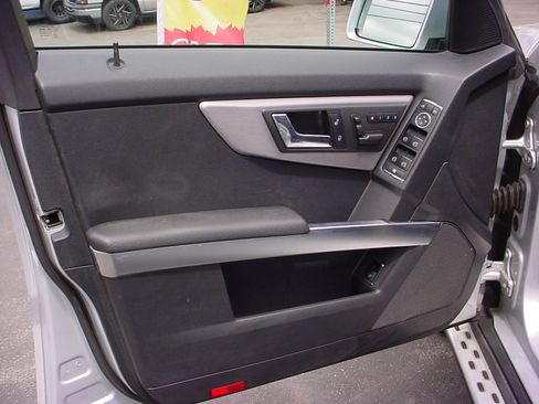 Used 2010 Mercedes-Benz GLK 350 4MATIC image 24