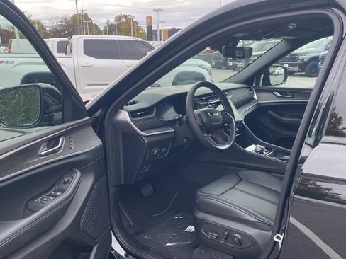 New 2025 Jeep Grand Cherokee Limited w/ Luxury Tech Group II image 15