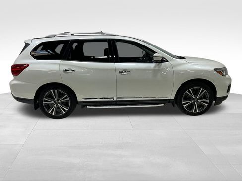 Used 2018 Nissan Pathfinder Platinum image 4