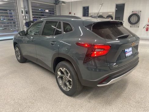 New 2026 Chevrolet Trax LT w/ Driver Confidence Package FWD image 8