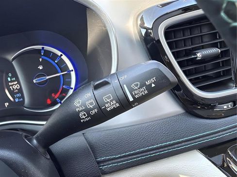 Used 2018 Chrysler Pacifica Limited w/ Advanced Safetytec Group FWD image 50