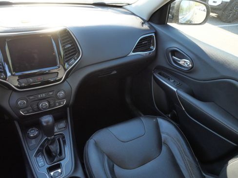 Used 2019 Jeep Cherokee Limited AWD/4WD image 11