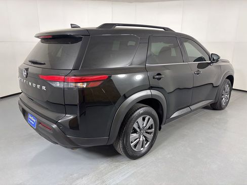 Used 2025 Nissan Pathfinder SV FWD image 9
