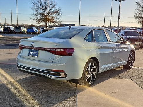 Used 2025 Volkswagen Jetta SEL image 3