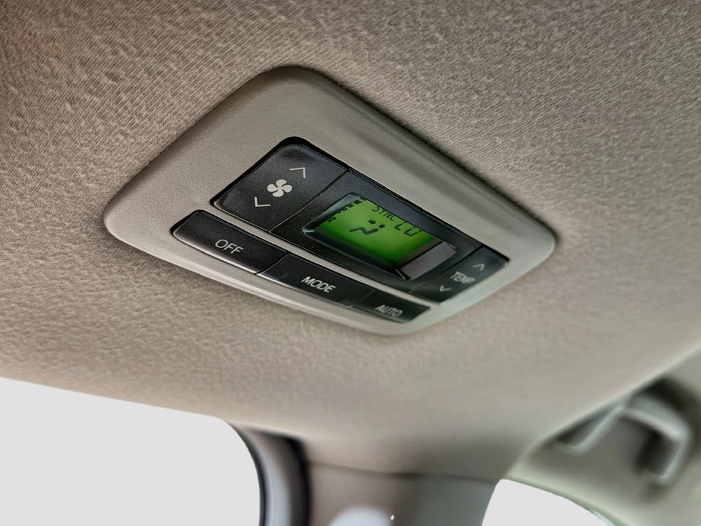 Used 2014 Toyota Sienna XLE FWD image 22