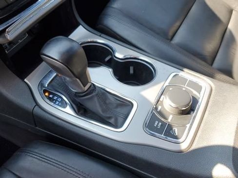 Used 2020 Jeep Grand Cherokee Limited w/ Premium Lighting Group AWD/4WD image 19